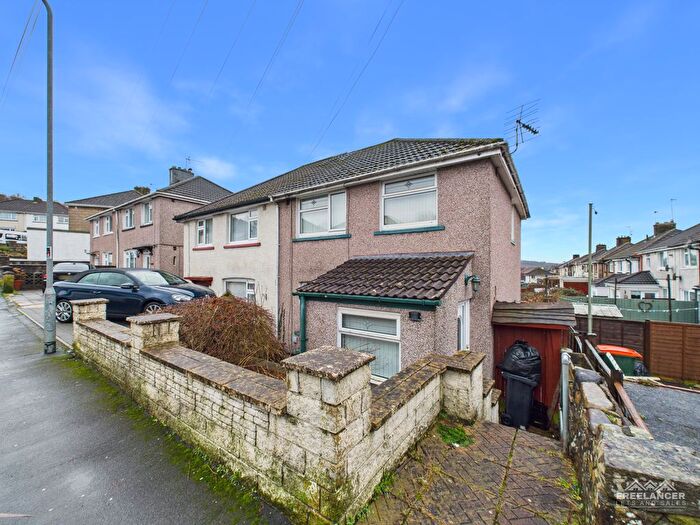 3 Bedroom Semi-Detached House For Sale In Graig Park Avenue, Newport, NP20