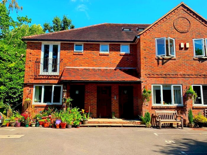 1 Bedroom Flat To Rent In Klada Court, Field End, Storrington, RH20