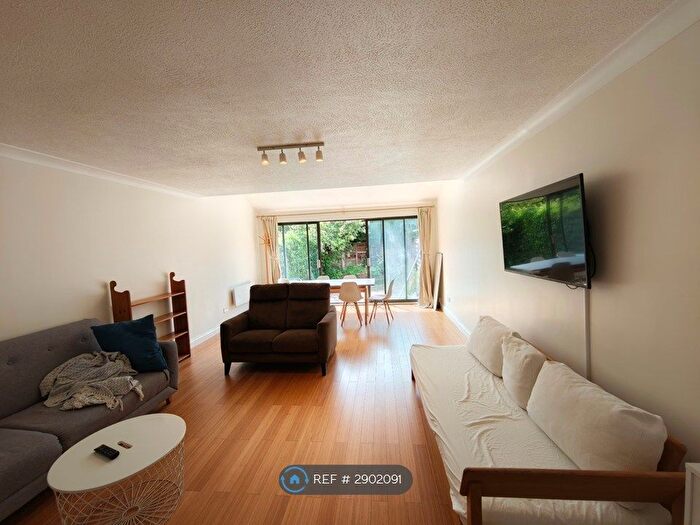 4 Bedroom Terraced House To Rent In Cardinal Close, Caversham, Reading, RG4