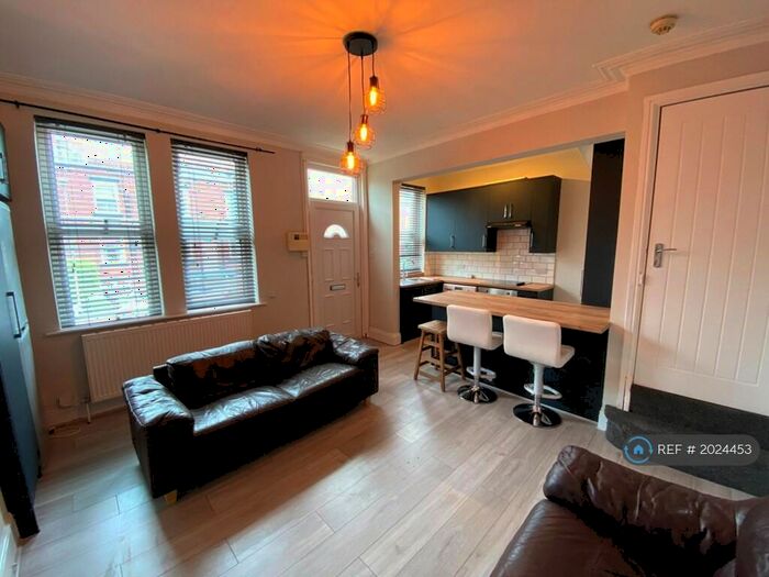 4 Bedroom End Of Terrace House To Rent In Graham Street, Leeds, LS4