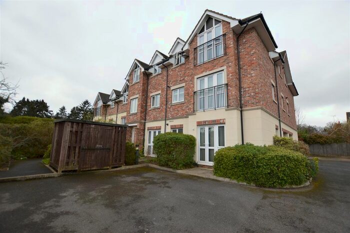 1 Bedroom Flat To Rent In Buckingham Drive, Emmer Green, Reading, RG4