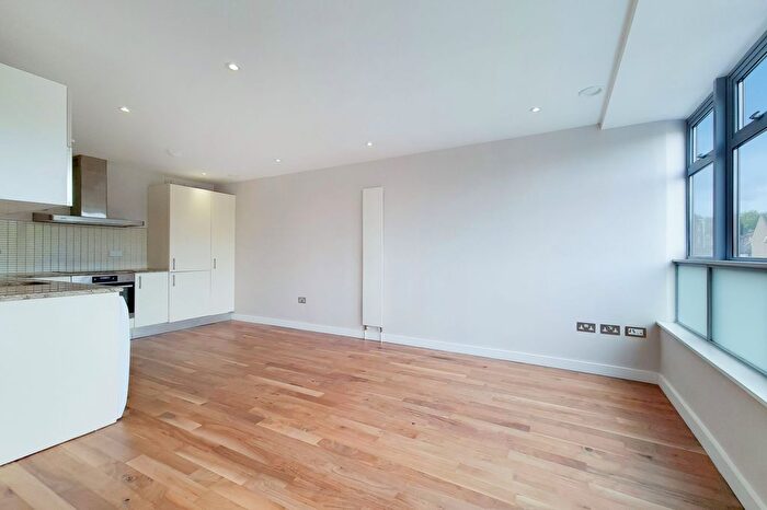 2 Bedroom Flat To Rent In The Broadway, Village Apartments, N8