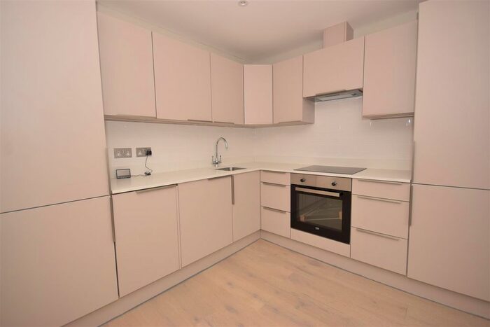 1 Bedroom Flat To Rent In Queens Road, London, SW19