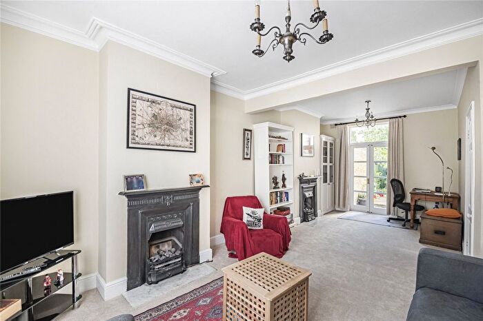 3 Bedroom Terraced House For Sale In Dymock Street, London, SW6