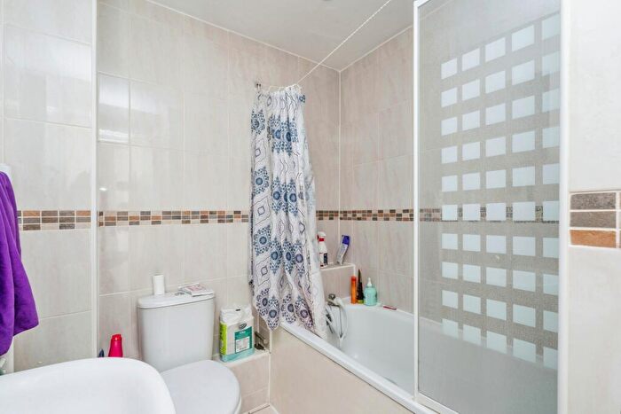 1 Bedroom Flat For Sale In Manor Park Avenue, Portsmouth, Hampshire, PO3