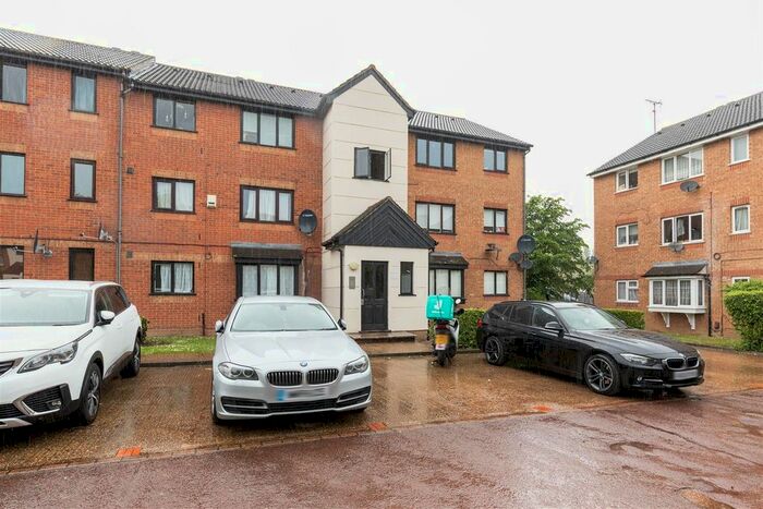 1 Bedroom Flat To Rent In Plowman Close, London, N18