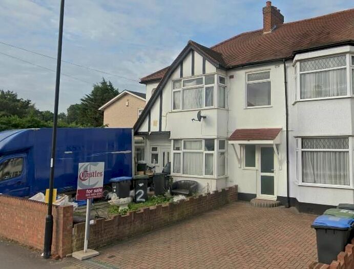 4 Bedroom Flat To Rent In Frederick Crescent, Enfield, EN3