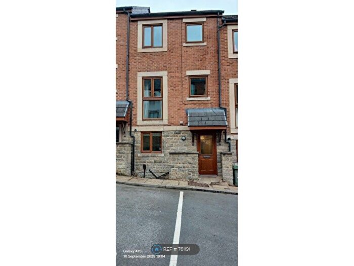 4 Bedroom Terraced House To Rent In Greenlea Court, Huddersfield, HD5
