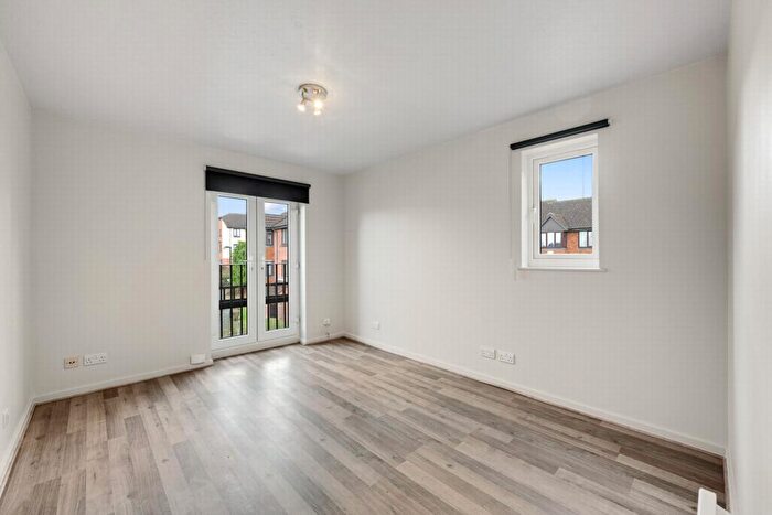 1 Bedroom Flat To Rent In Gables Close, London, SE12