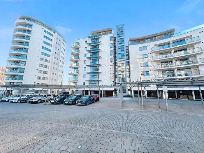 1 Bedroom Apartment For Sale In Mercury Gardens, Romford, RM1