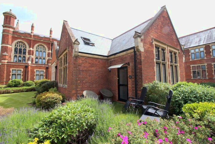 3 Bedroom Property To Rent In Royal Connaught Drive, Bushey, WD23