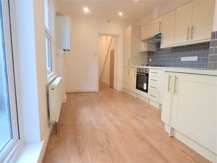 1 Bedroom Flat To Rent In Caistor Road, SW12