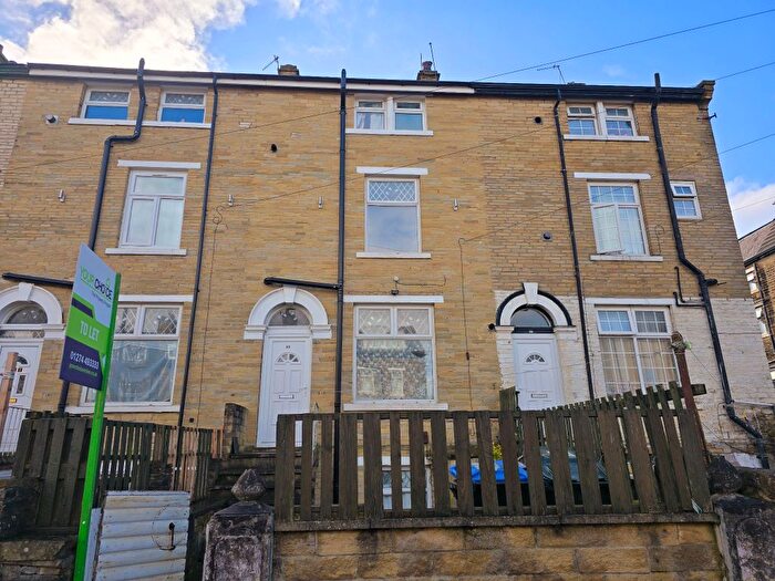 3 Bedroom Terraced House To Rent In Buxton Street, Bradford, BD9