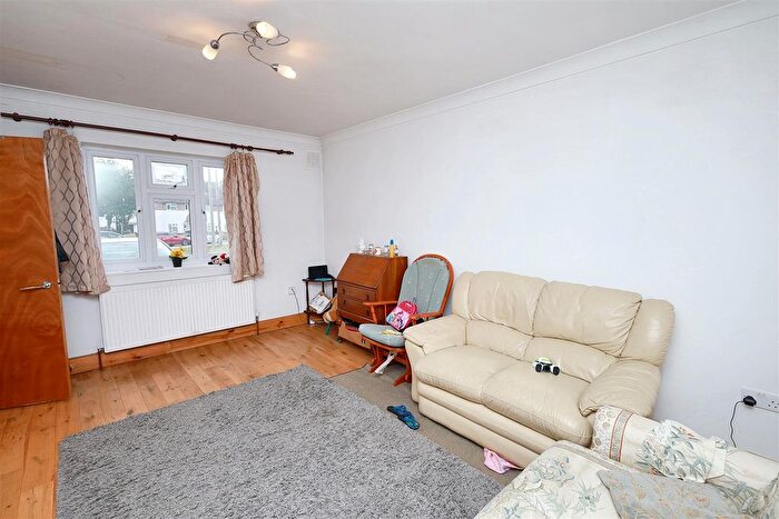 3 Bedroom End Of Terrace House To Rent In Brent Place, Barnet, EN5