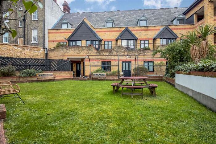 2 Bedroom Flat To Rent In Blackfriars Road, London, SE1