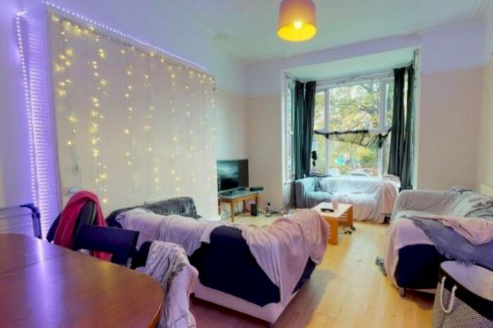 8 Bedroom House To Rent In Ash Grove, Leeds, West Yorkshire, LS6