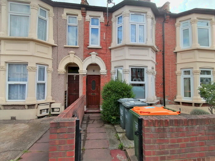 2 Bedroom Flat To Rent In Sheringham Avenue, London, E12