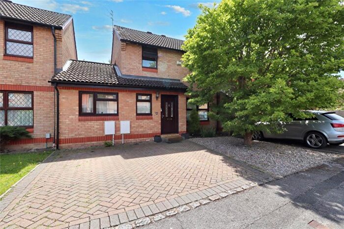 4 Bedroom Link Detached House To Rent In Goldsworth Park, Woking, GU21