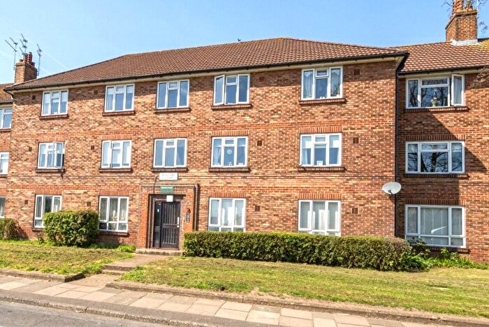 2 Bedroom Flat For Sale In Beaufort Road, Richmond, TW10