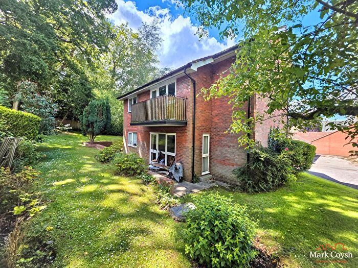 2 Bedroom Flat For Sale In Kings Court, The Avenue, Tadworth, KT20
