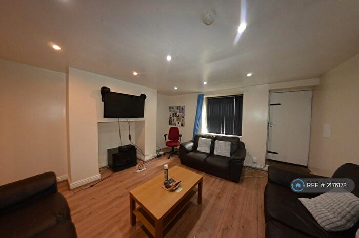 6 Bedroom Semi-Detached House To Rent In Victoria Road, Leeds, LS6