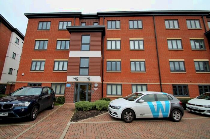 2 Bedroom Flat To Rent In Bartlett Crescent, High Wycombe, HP12