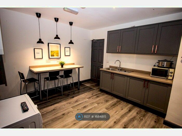 4 Bedroom Terraced House To Rent In Keswick Grove, Salford, M6