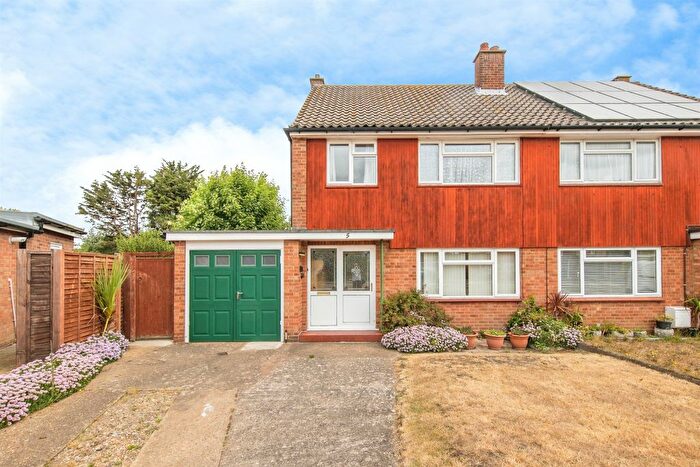 3 Bedroom Semi Detached House For Sale In Poole Close, Ipswich, IP3