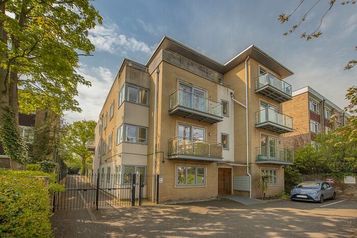 2 Bedroom Flat To Rent In Upper Richmond Road, London, SW15