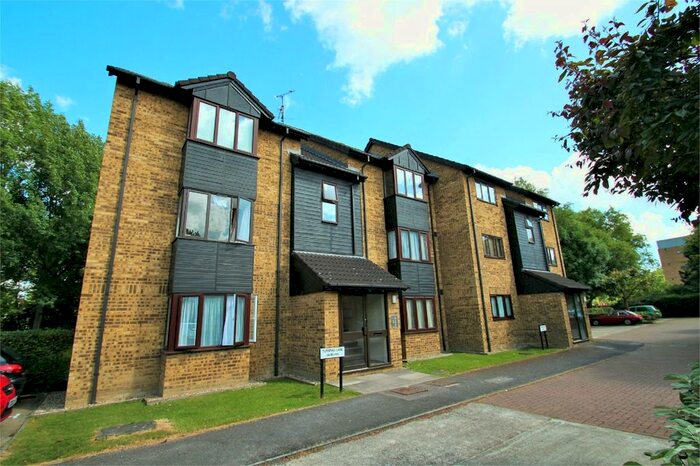 1 Bedroom Flat To Rent In Turnpike Lane, Uxbridge, Middlesex, UB10