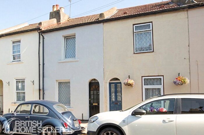 3 Bedroom Terraced House For Sale In Primrose Avenue, Enfield, EN2