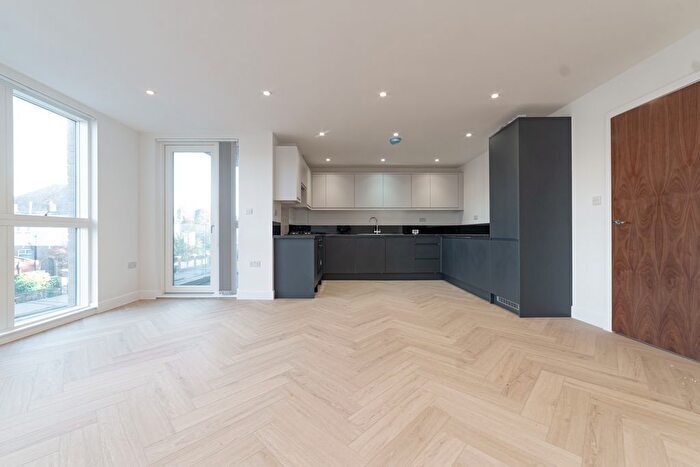 2 Bedroom Flat To Rent In Norbury Avenue, London, SW16