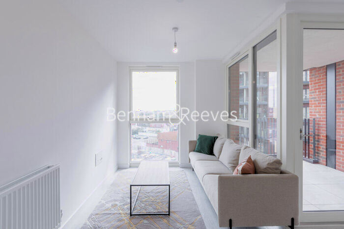 1 Bedroom Apartment To Rent In Shearwater Drive, Hendon, NW9