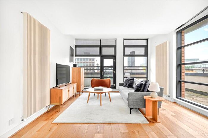 3 Bedroom Flat To Rent In City Road, Islington, EC1Y