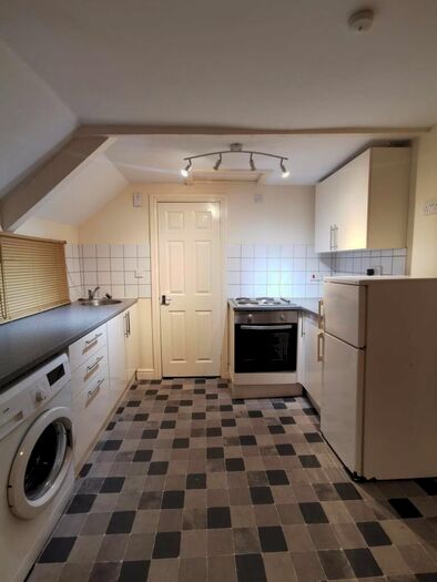 1 Bedroom House To Rent In St Helens Crescent, , Brynmill, SA1