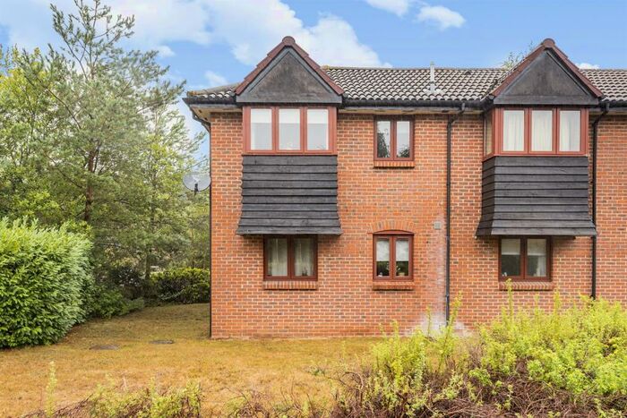 1 Bedroom Apartment To Rent In Wentworth Close, Crowthorne, RG45