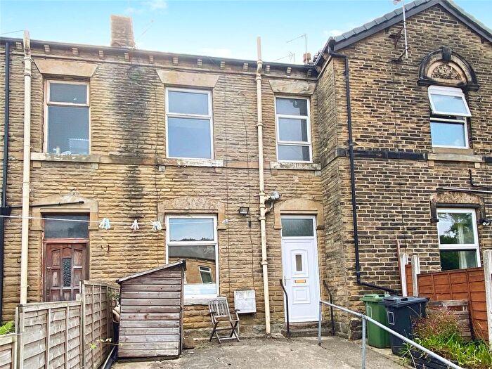 1 Bedroom Terraced House To Rent In Bradford Road, Batley, West Yorkshire, WF17
