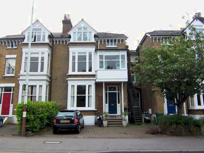 1 Bedroom Apartment To Rent In Riverbank, Hampton Court, KT8
