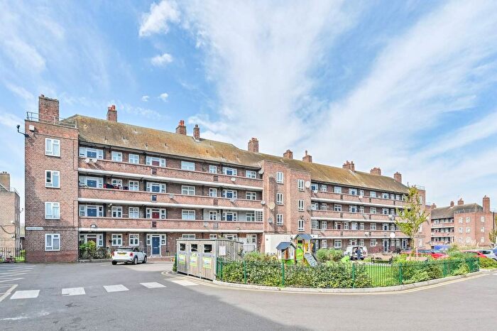 2 Bedroom Flat To Rent In .Tulse Hill, Brixton, London, SW2