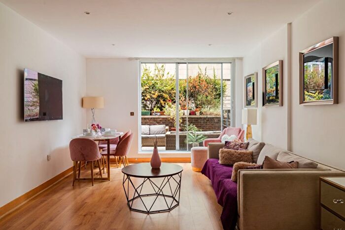 3 Bedroom Flat To Rent In Page Street, London, London, SW1P