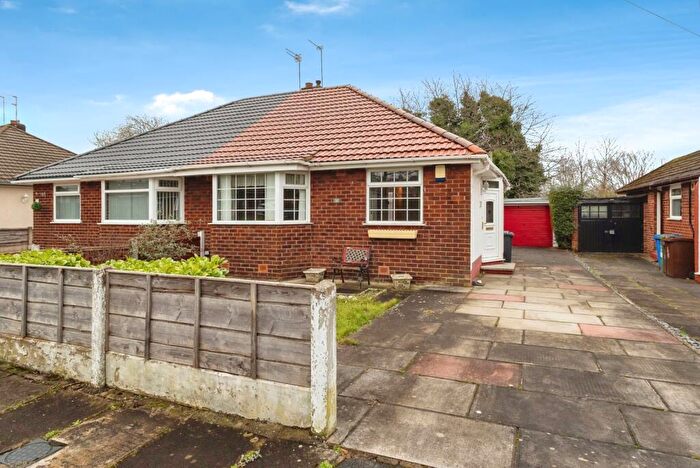 2 Bedroom Bungalow For Sale In Ashbrook Close, Denton, Manchester, Greater Manchester, M34