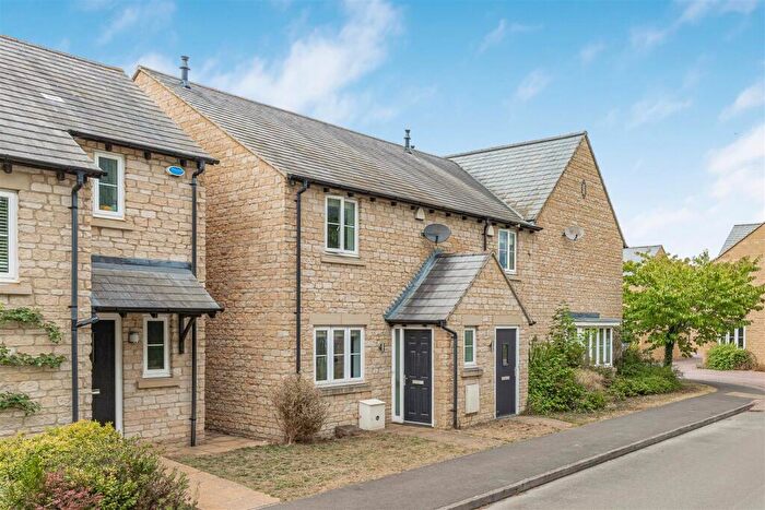 2 Bedroom Semi-Detached House For Sale In Randolph Ave, Woodstock, OX20