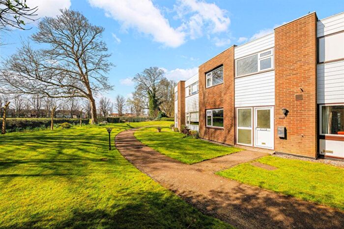 4 Bedroom House For Sale In The Tracery, Banstead, SM7