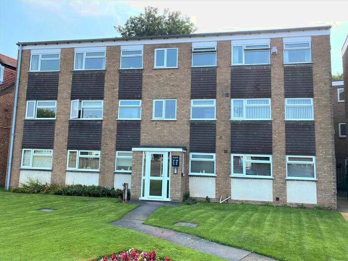 2 Bedroom Flat For Sale In Aimsbury Court, Coventry Road, Birmingham, B26