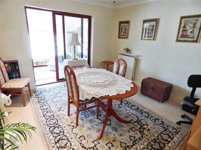 2 Bedroom Bungalow For Sale In Oakgrove Road, Bishopstoke, Eastleigh, SO50