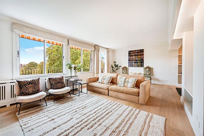 3 Bedroom Flat To Rent In Cadogan Square, London, SW1X