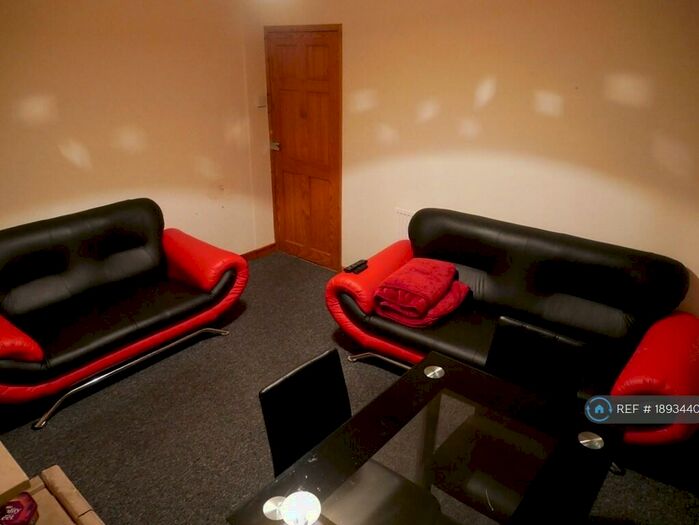 3 Bedroom Semi-Detached House To Rent In Bonnington Road, Leicester, LE2