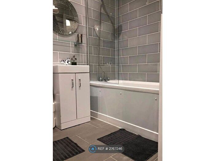 Studio To Rent In Crescent Road, London, N22