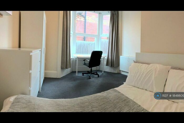 7 Bedroom Semi-Detached House To Rent In Union Road, Exeter, EX4