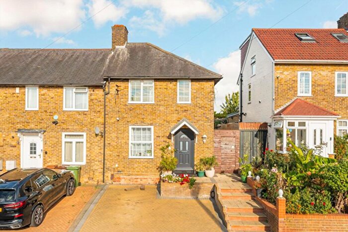 3 Bedroom House For Sale In Garendon Road, Morden, SM4